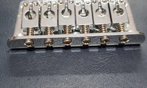 Ngựa dưới đàn guitar điện, cổ điện, vọng cổ điện bán tại Nụ Hồng Bình Dương, Bình Triệu, Thủ Đức, Thuận An, Dĩ An, Thủ Dầu Một, Tân pHước khánh, Tân Uyên